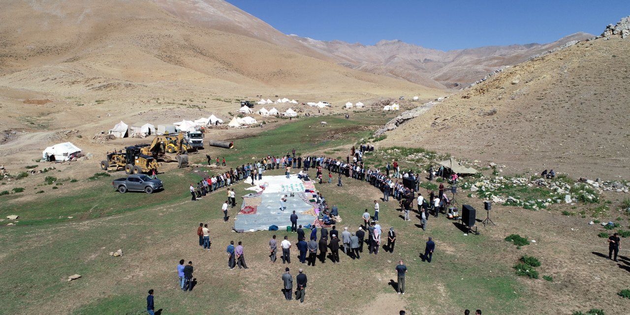 Van'da Yayla Yolu Açılışına Halaylı Kutlama