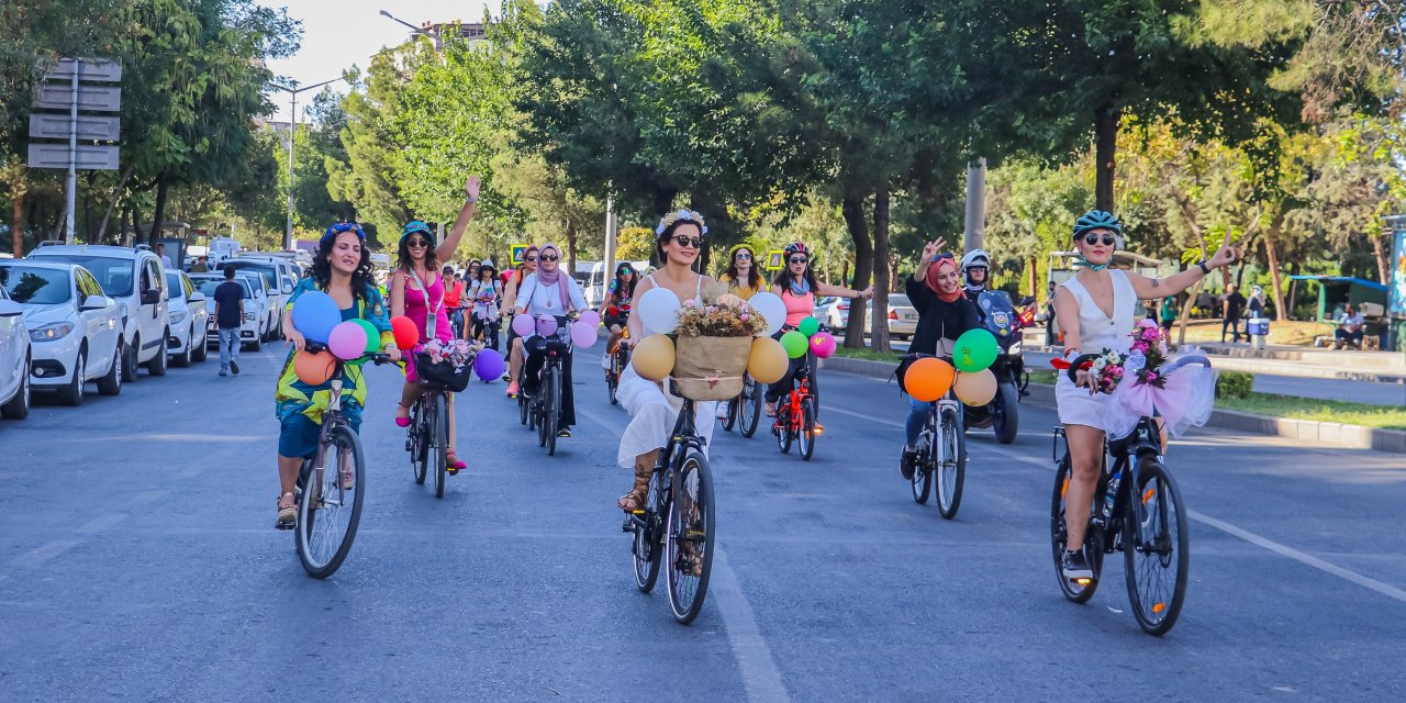 Diyarbakır, Elazığ Ve Batman’da ‘Süslü Kadınlar Bisiklet Turu’