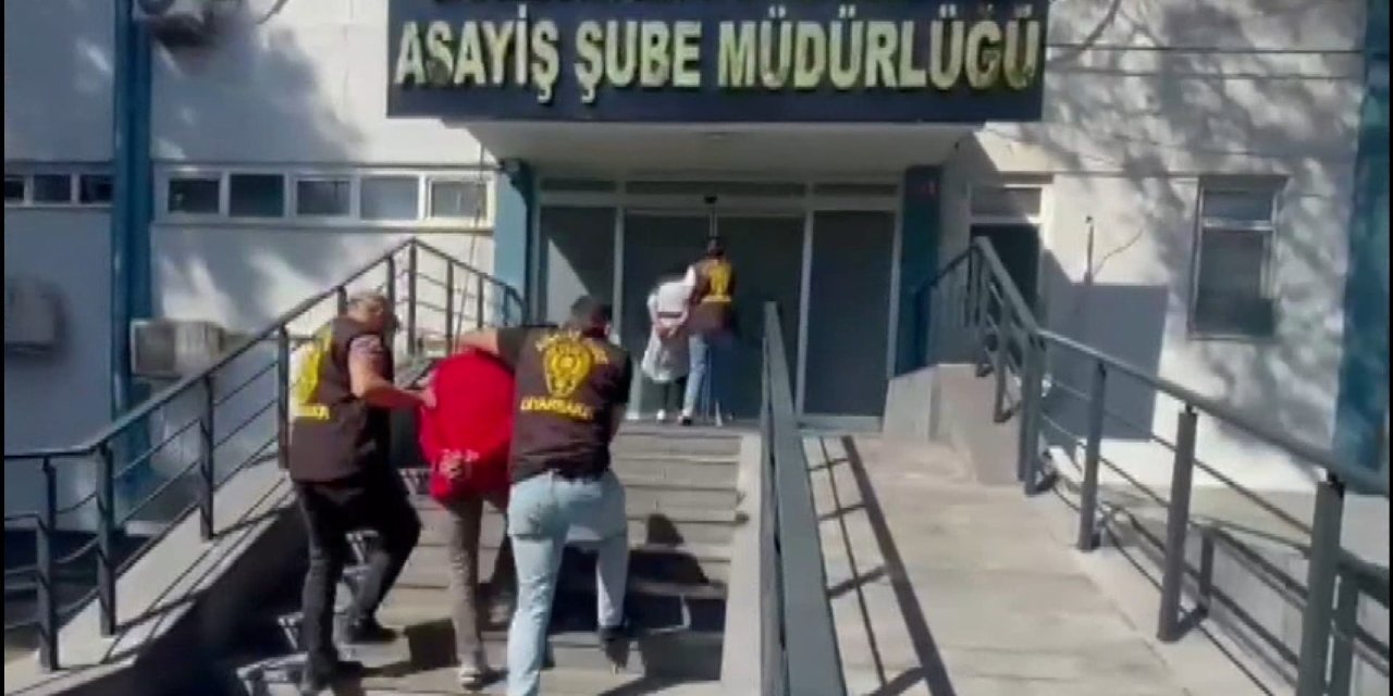 Diyarbakır'da Araçlardan Hırsızlık Şüphelileri Kameradan Belirlenip Yakalandı