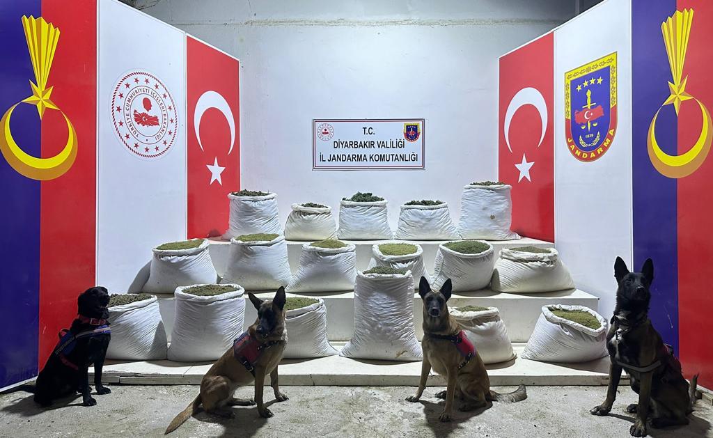 Diyarbakır'da 864 Kilogram Esrar Ve 2 Milyon Kök Hint Keneviri Ele Geçirildi