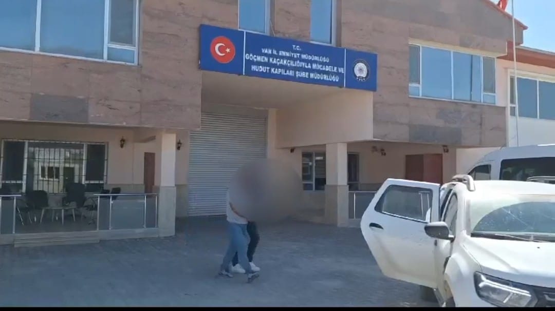 Van'da Göçmen Kaçakçılığı Operasyonunda 2 Organizatöre Tutuklama