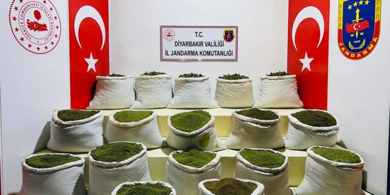 Diyarbakır'da 1 Ton 354 Kilo Esrar İle 122 Bin Kök Hint Keneviri Ve Skunk Ele Geçirildi