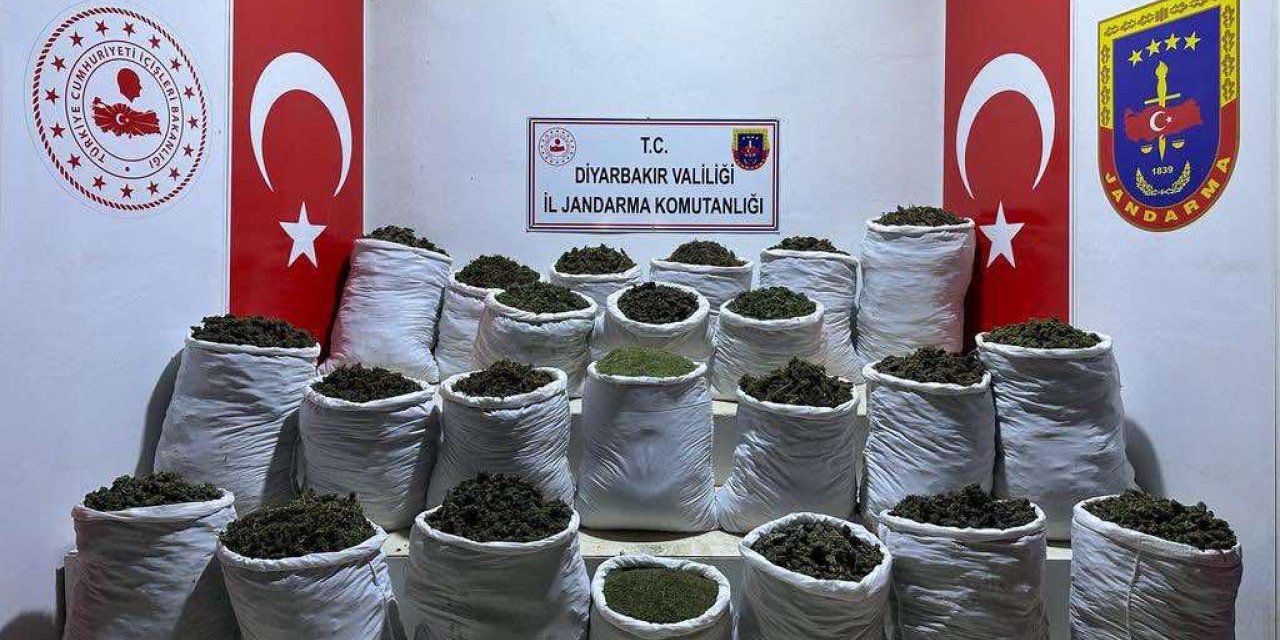 Diyarbakır’da 435 Kilo Esrar, 632 Bin Kök Kenevir İle Skunk Ele Geçirildi: 3 Gözaltı