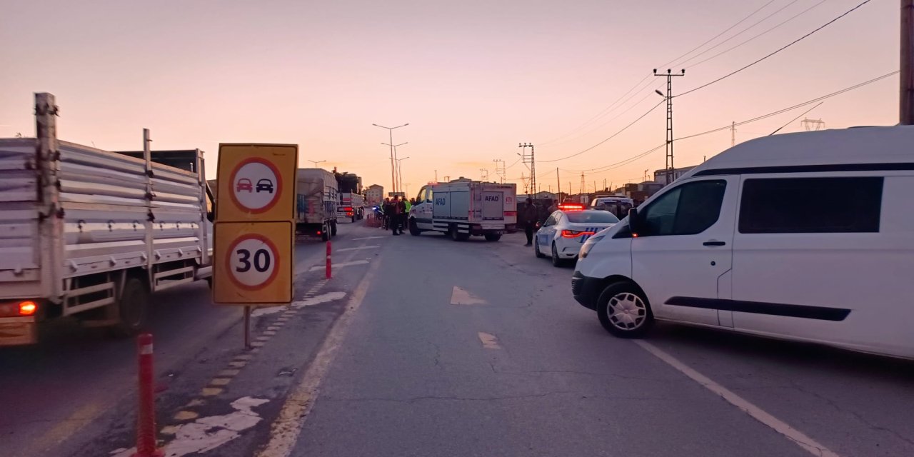 Tatvan'da Otomobil, Yol İnşaatına Düştü: 4 Yaralı