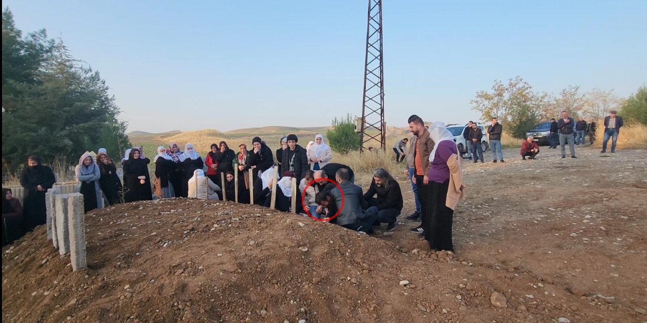 Siirt'te, Kazada Alev Alan Otomobilde Ölen Anne Ve 5 Çocuğu, Yan Yana Toprağa Verildi