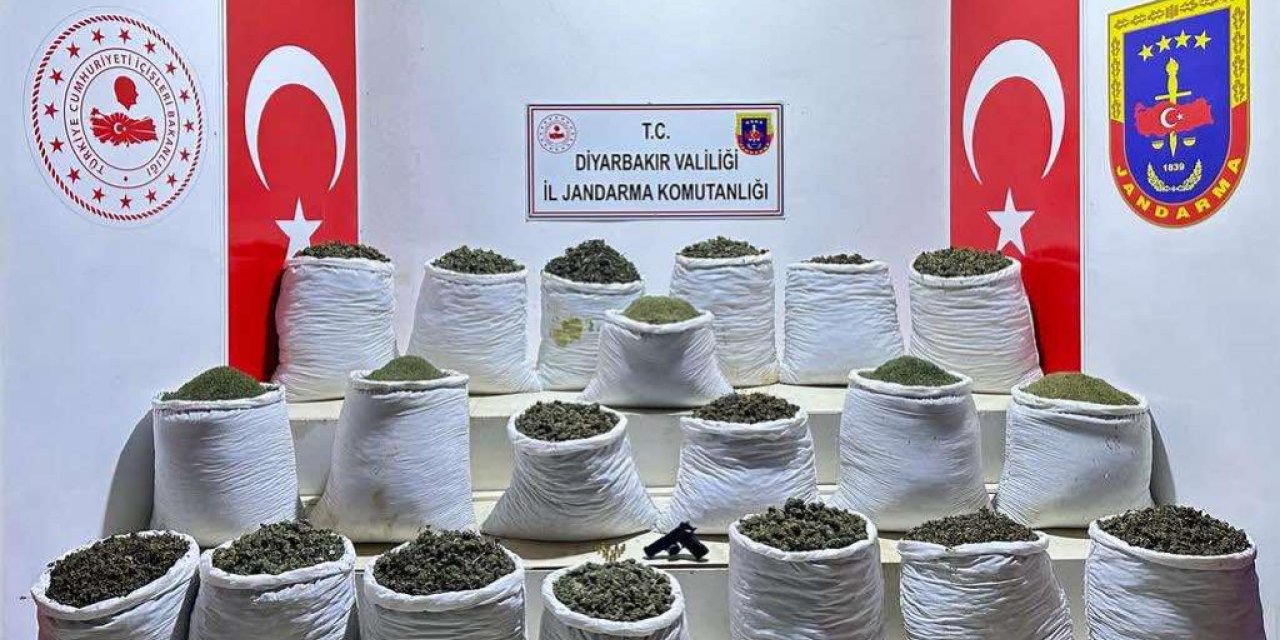 Diyarbakır'da 914 Kilo Esrar İle 7 Bin 350 Kök Hint Keneviri Ele Geçirildi