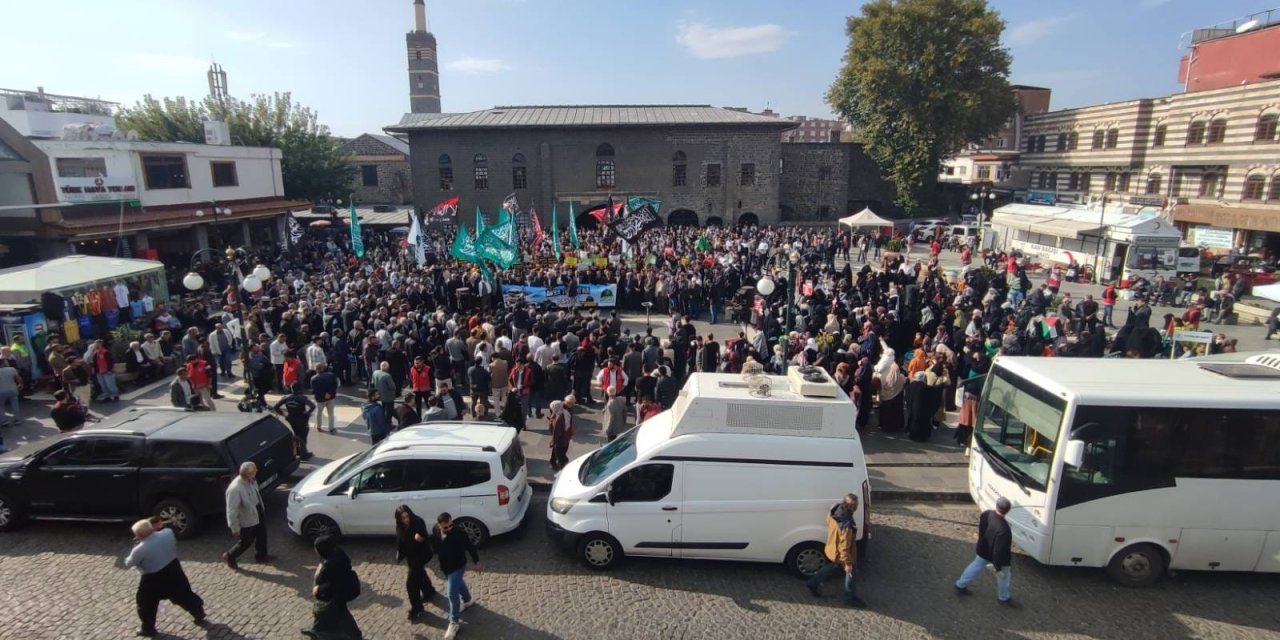 Diyarbakır'da Cuma Namazı Çıkışı İsrail Protestosu