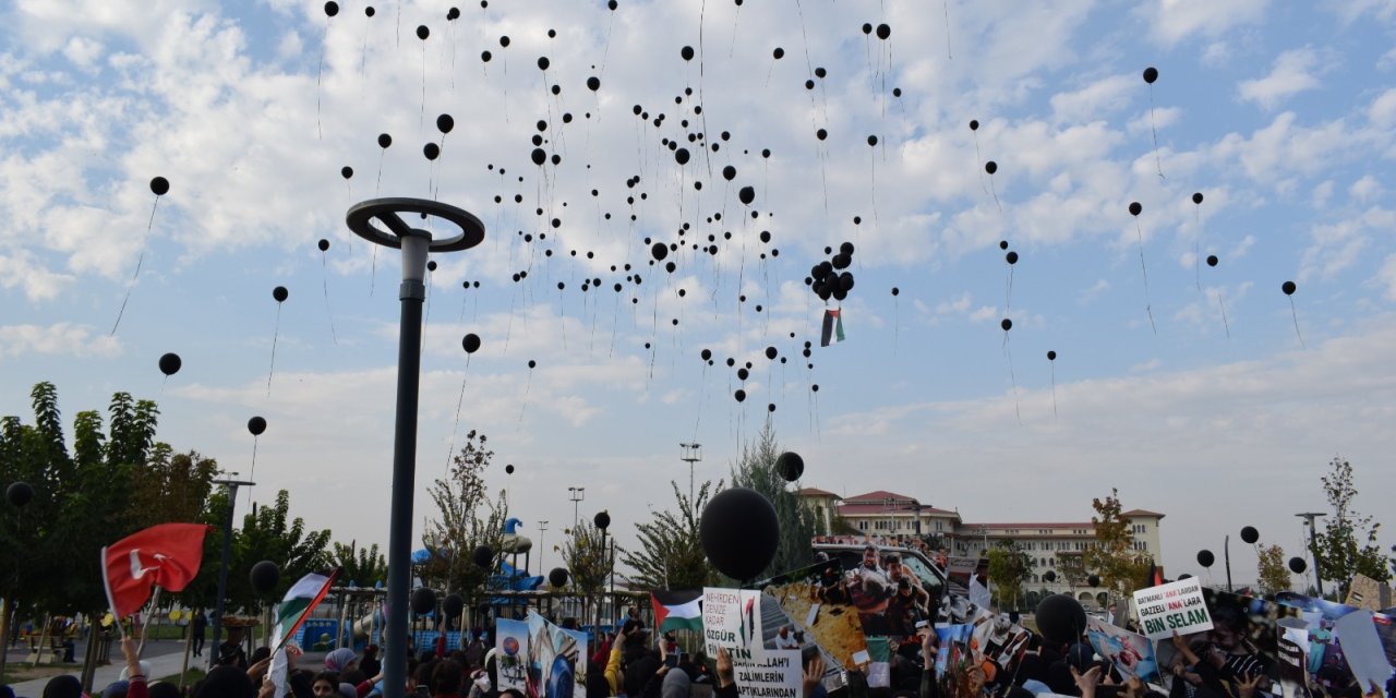 Batman'da Öğrenciler, Filistin'de Ölen Çocuklar İçin Gökyüzüne 'Siyah Balon' Bıraktı