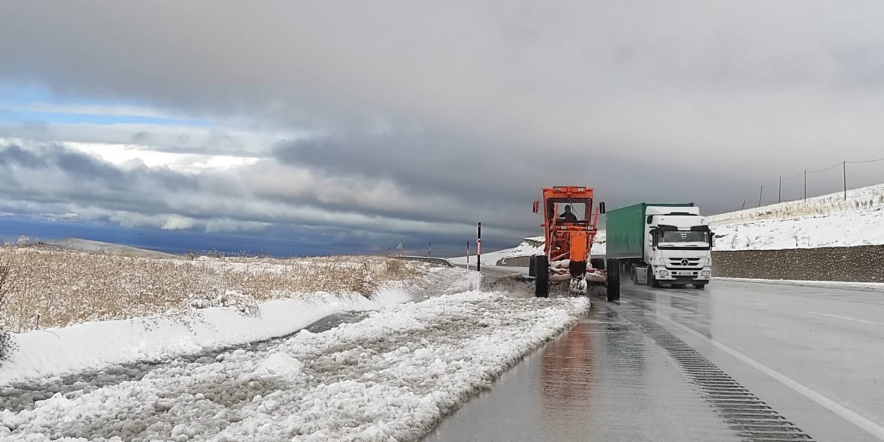 Van'da Kar Nedeniyle 142 Yerleşim Birimine Ulaşım Sağlanamıyor