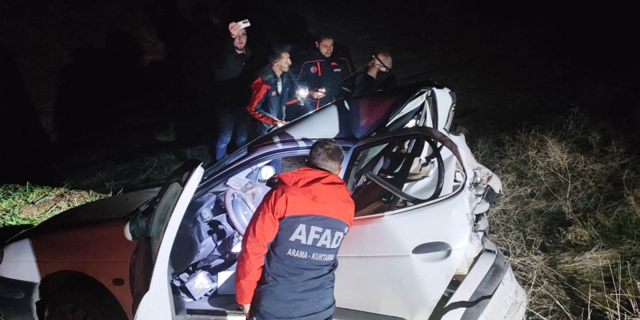 Arıza Yapınca Park Edilen Otomobile Tır Çarptı: 1 Ölü, 1 Yaralı