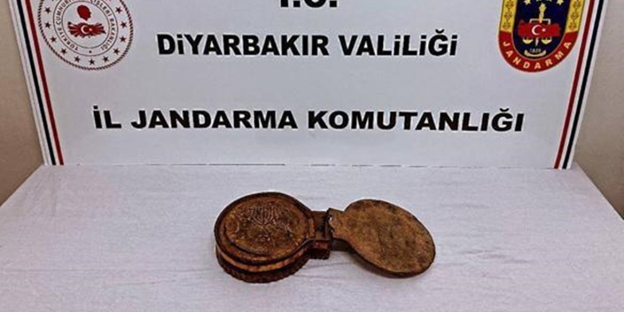 Diyarbakır’da 1400 Yıllık Dini Kitap Ele Geçirildi