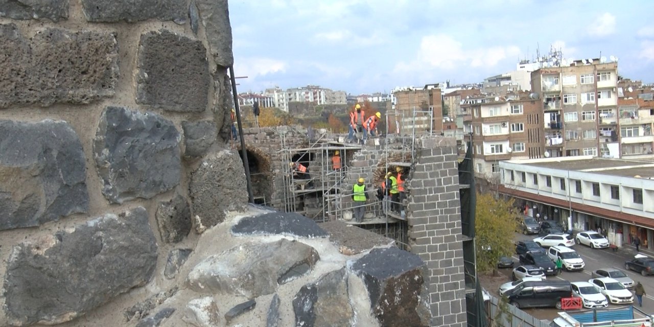 Diyarbakır Surlarındaki 70 Burç Restore Edildi, Gelecek Yıl Etapların Tamamı Bitirilecek