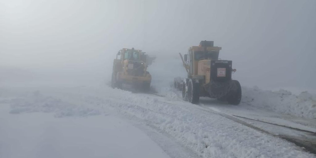 Van'da 272 Yerleşim Yerinin Yolu Kardan Kapandı