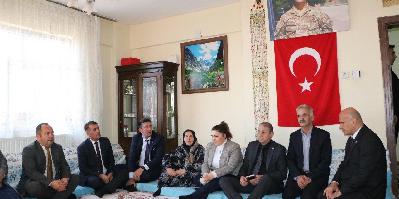 İyi Parti  Heyeti, Hakkari'de Şehit Ailelerini Ziyaret Etti