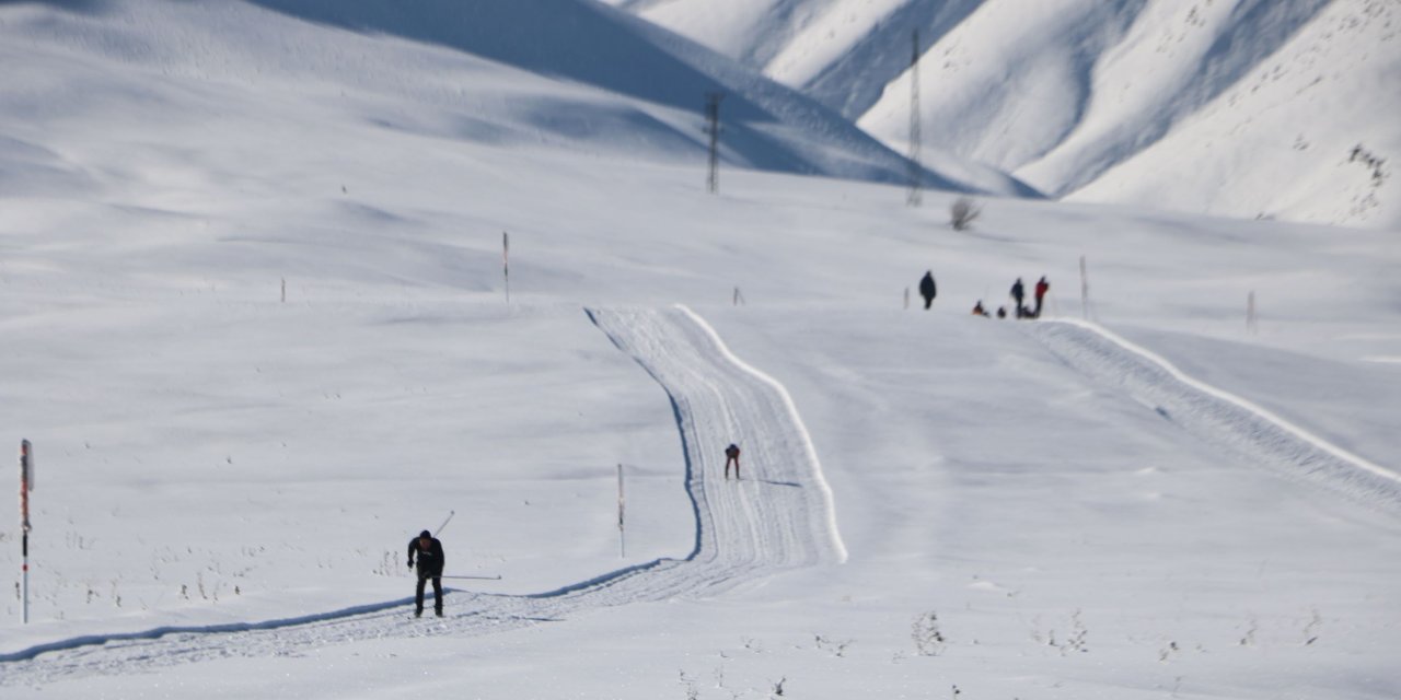Yüksekova'da Kayaklı Koşu İl Birinciliği Elemeleri Yapıldı