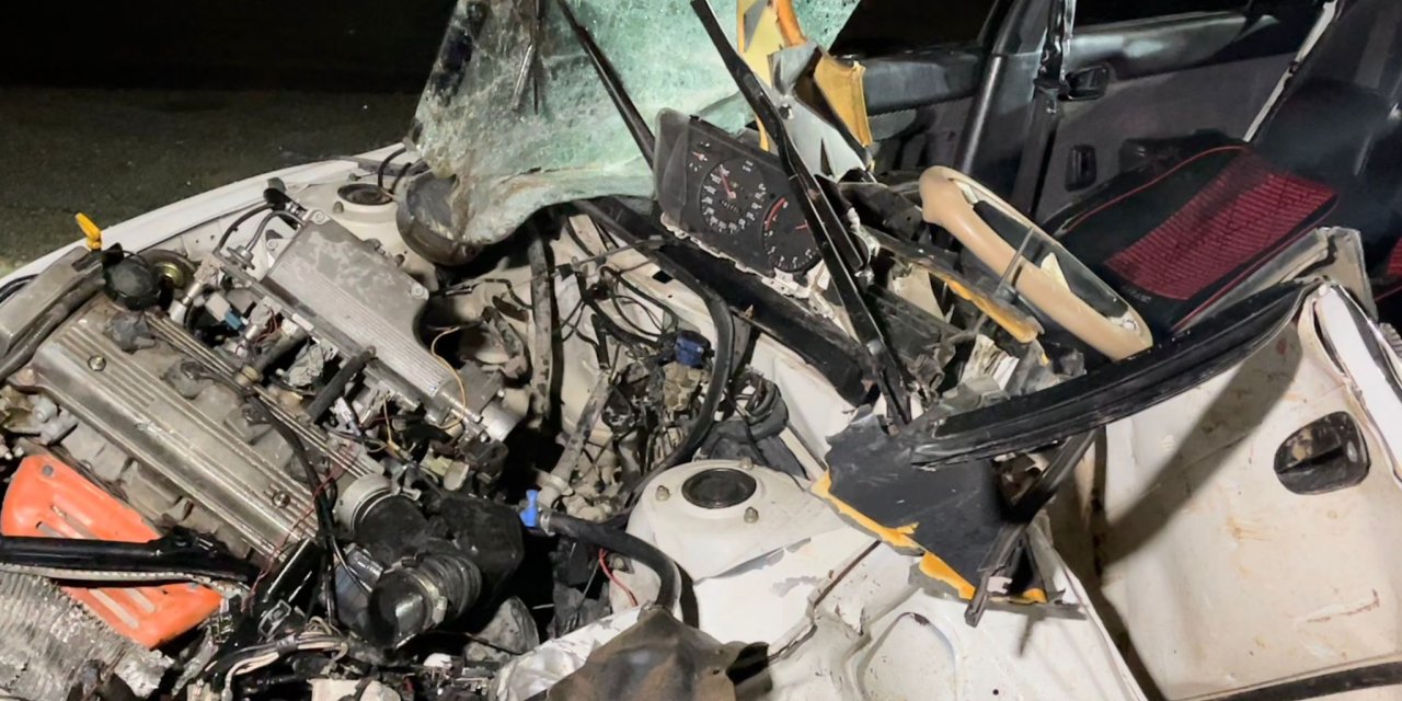 Kaza Yapan Otomobilin Hız Göstergesi 240 Kilometrede Takılı Kaldı: 2 Yaralı