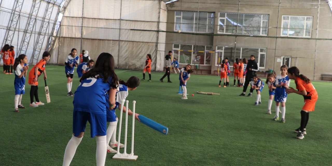 Futboldan Sonra Krikette De Başarılı Olan 'Mor Menekşeler', Yeni Şampiyonaya Hazırlanıyor