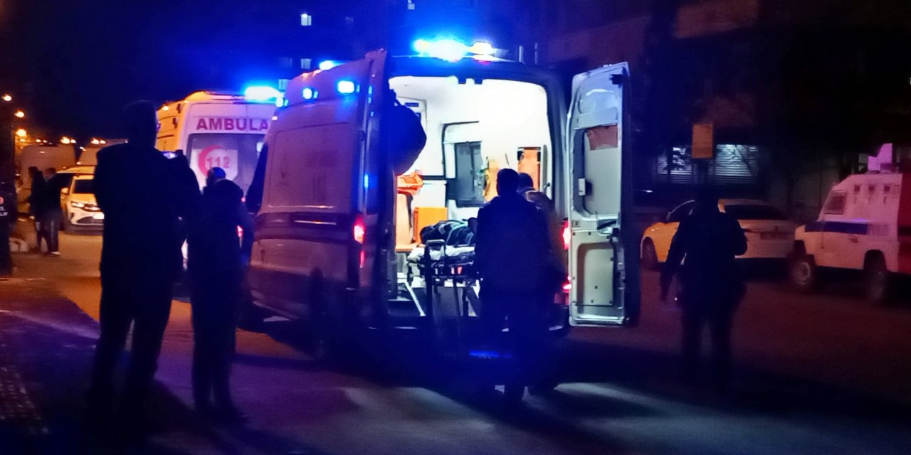 Diyarbakır'da Kaldırıma Çıkan Otomobil, Yolun Alt Kısmına Düştü: 6 Yaralı
