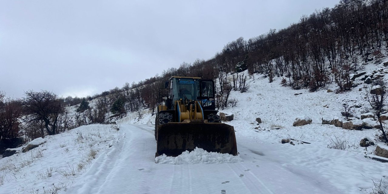 Diyarbakır'da Kardan Kapanan 22 Mahalle Yolu Ulaşıma Açıldı