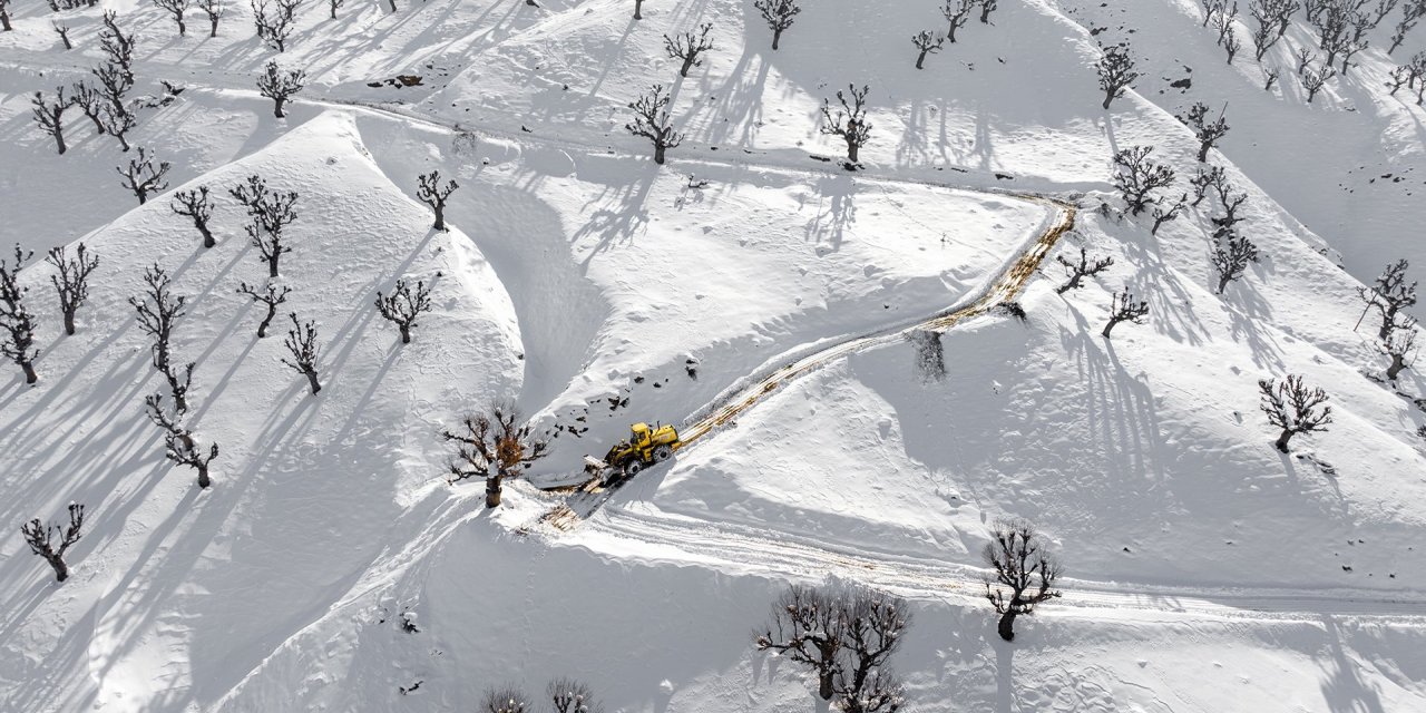 Sason’da 32 Yerleşim Yerinin Yolu Kardan Kapandı