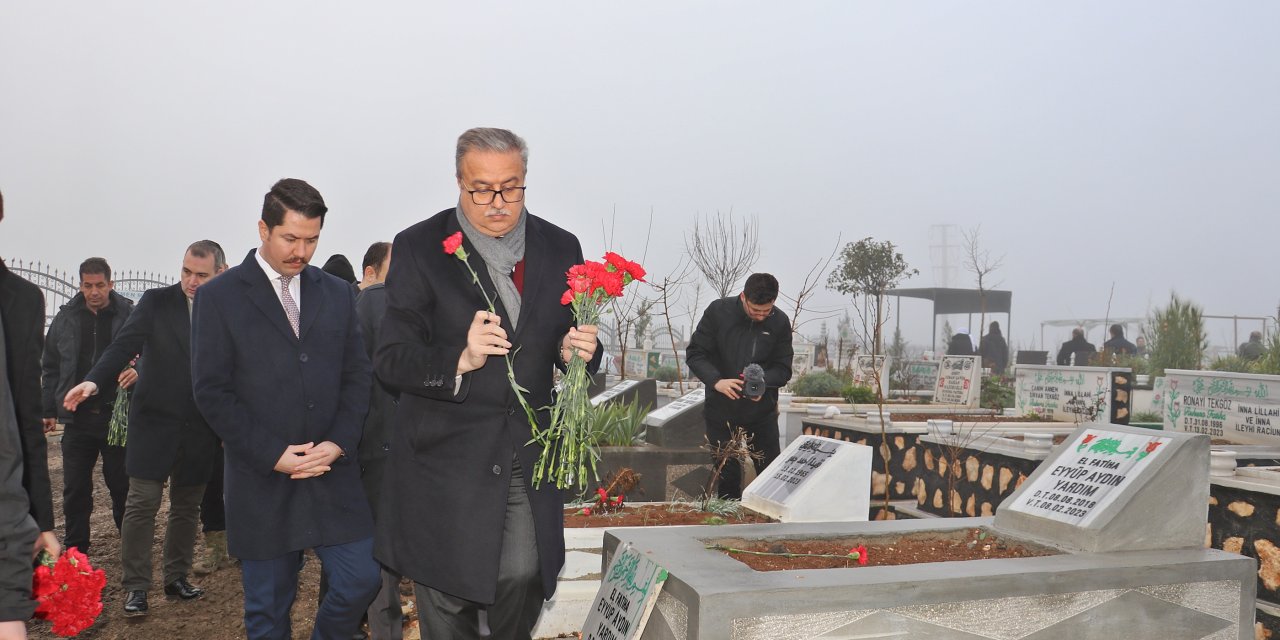 Diyarbakır’da Depremde Ölenler İçin Galeria Sitesi’nin Enkazının Kaldırıldığı Alanda Anma (3)
