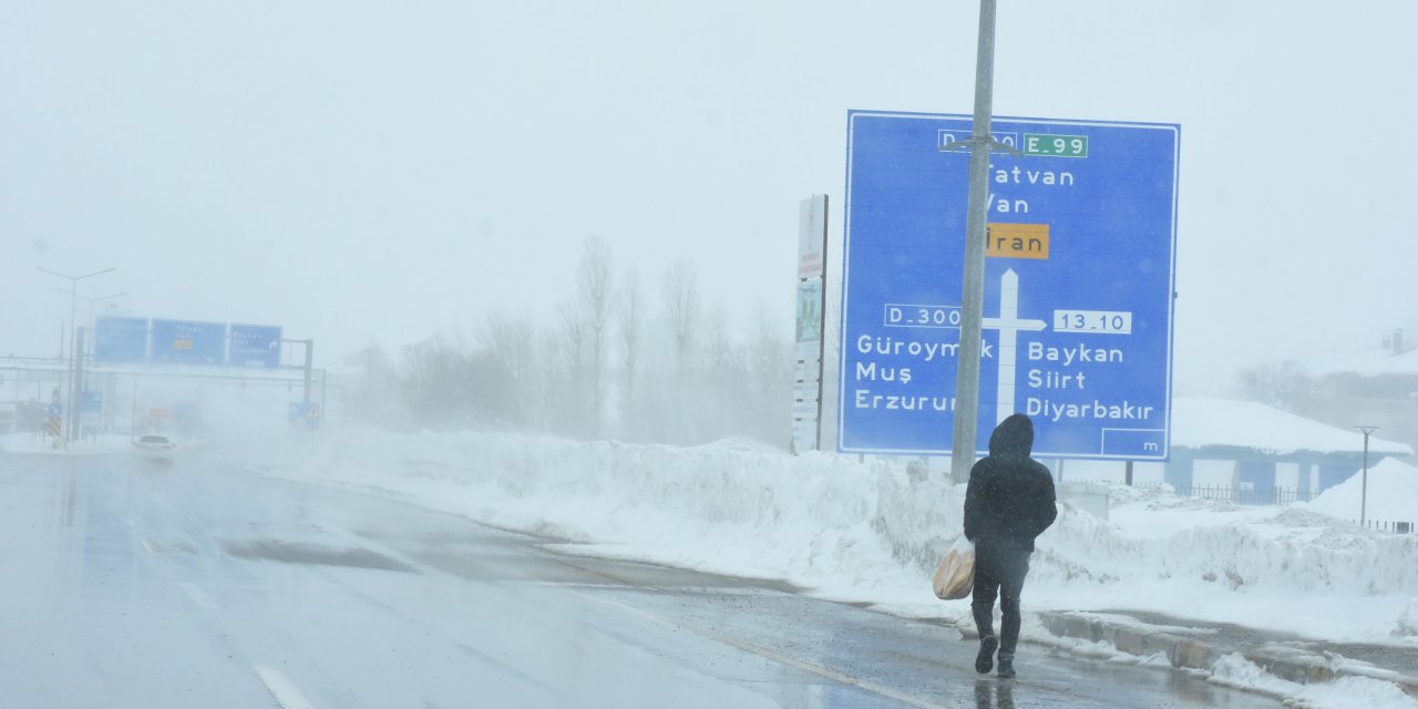 Bitlis'te Yoğun Kar; 31 Köy Yolu, Ulaşıma Kapandı