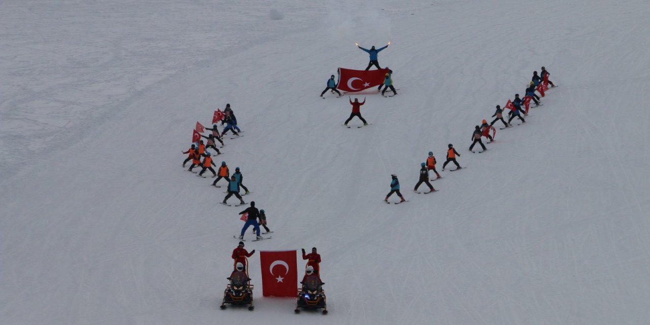 Hakkari'nin 2 Bin 800 Rakımlı Kayak Merkezinde Festival