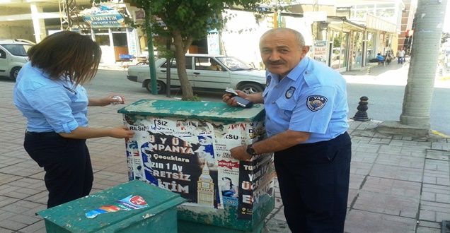 Van'da Gelişigüzel Asılan İlanlar Kaldırılıyor