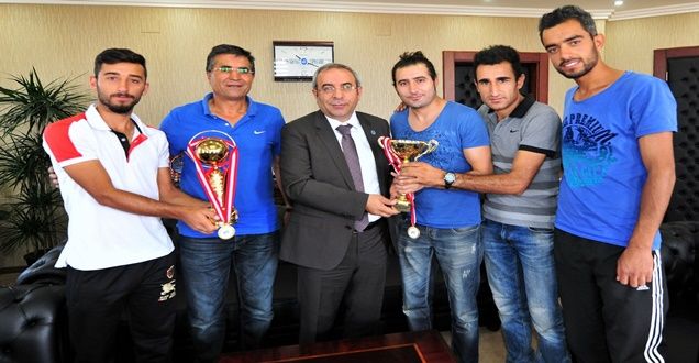 Rektör Battal Şampiyon Sporcuları Kabul Etti