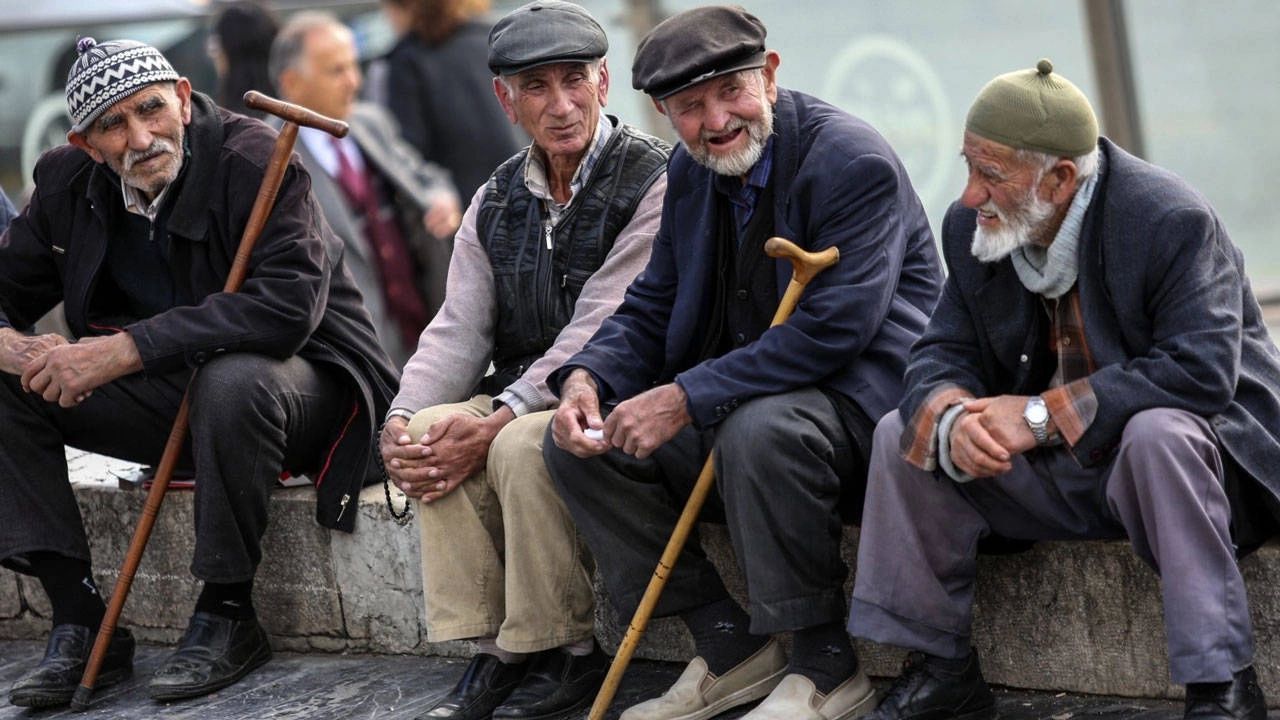 Emeklilere, Küçük Esnafa ve Ev Kadınlarına Yönelik Yenilikler Açıklandı