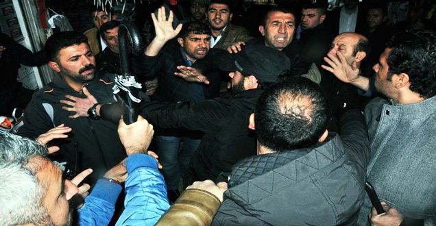 VAN'DA AK PARTİLİLERİN ESNAF ZİYARETİNDE GERGİNLİK - VAN HABERLERİ