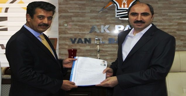 Cevdet Yıldız Ak Parti'de Aday Adaylığı Başvurusu Yaptı
