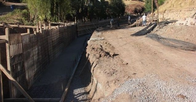 Özalp'ta Sel Sularını Karşı İstinat Duvarı Yapılıyor