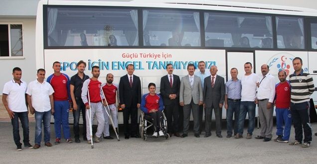 Engelli otobüsü basına tanıtıldı
