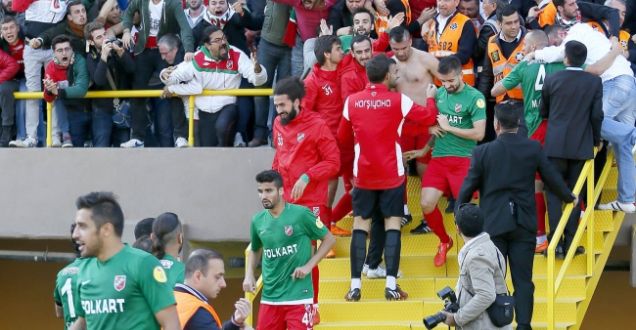 Karşıyaka 1-0 Göztepe dev derbinin özeti analizi müthiş anları!Derbi Kaf-Kaf'ın