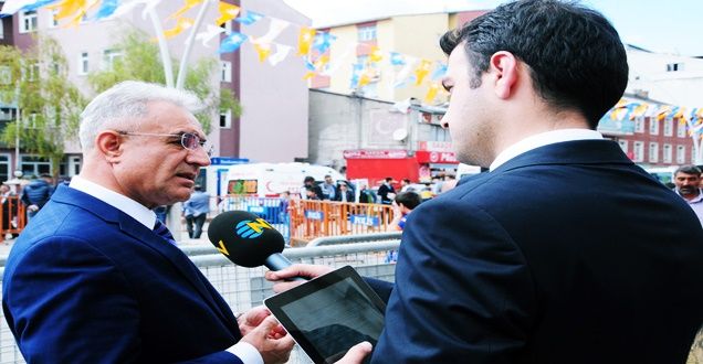 ÇAHA, ERCİŞ’İN KENTSEL DÖNÜŞÜM RAPORUNU BAŞBAKAN DAVUTOĞLU’NA SUNDU