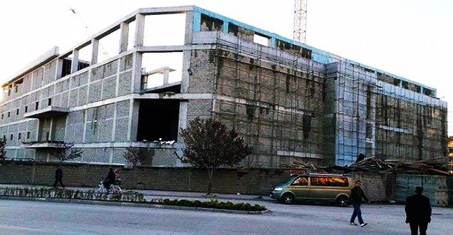 VAN AVM HIZLA YÜKSELİYOR - VAN HABERLERİ