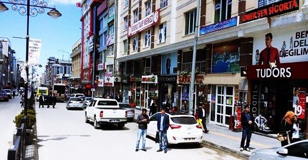 VAN'DA KALDIRIMLAR OTOPARK İŞLEVİNDE - VAN HABERLERİ