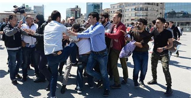 Taksim'de Farinaz eylemine polisten sert müdahale!