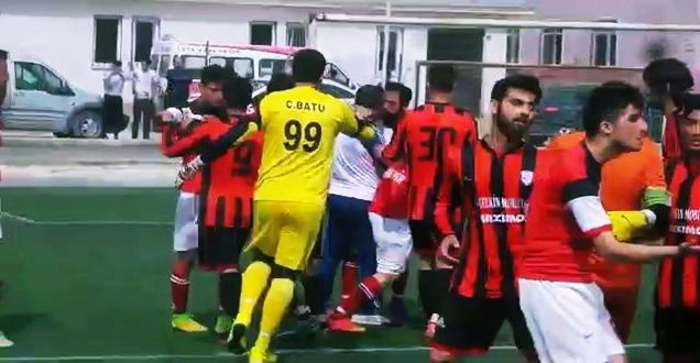 VAN’DA 2. AMATÖR KÜME MAÇINDA GERGİNLİK - VAN HABERLERİ