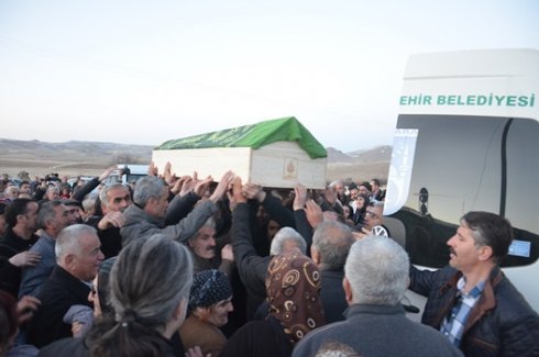 Ankara'daki patlamada ölen Gülşen Yıldız gözyaşları ile toprağa verildi