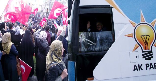 ALPASLAN SEÇİM OTOBÜSÜYLE MECLİS YOLUNDA - VAN HABERLERİ