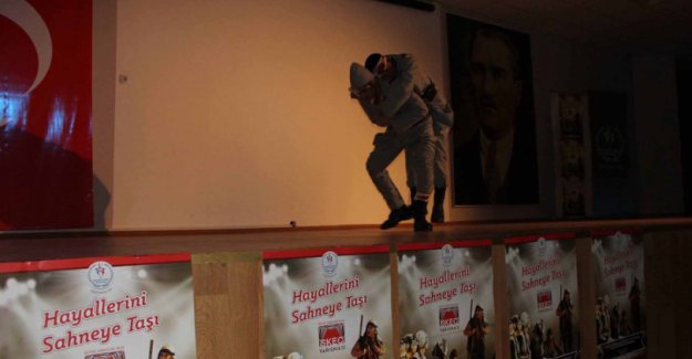 Van'da Gençlik Merkezleri Arası Skeç Yarışması Yapıldı