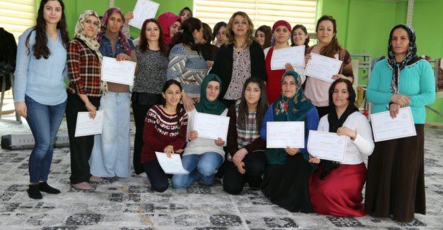 Büyükşehir Belediyesi'nden 25 kadına sertifika
