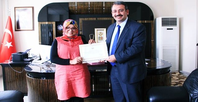 VAN’DA YILIN EBESİ SEÇİLDİ - VAN HABERLERİ
