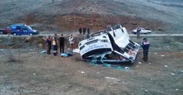 Adıyamanlı hentbolcuları taşıyan minibüs Kayseri'de kaza yaptı:1 ölü 12 yaralı