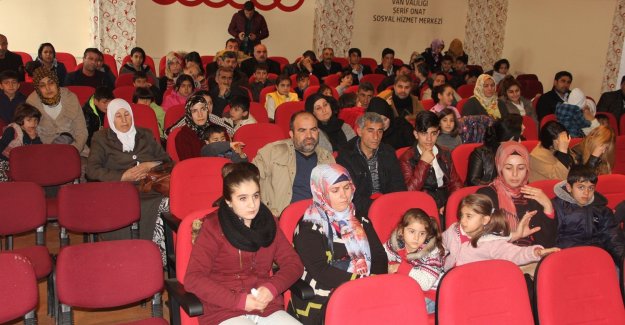 Van'da Cizre'de göç eden ailelere seminer