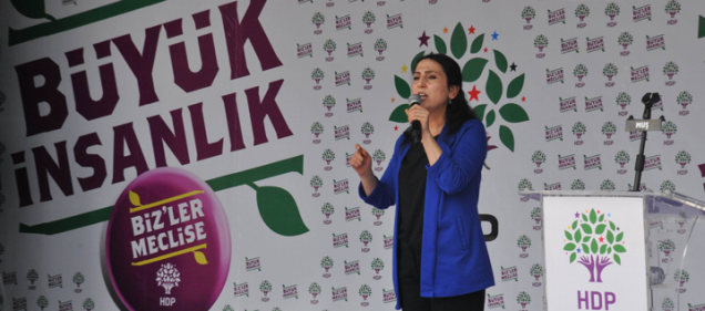 HDP Siirt mitingi kesintisiz seyret!Eş Başkan Figen Yüksekdağ konuşuyor!