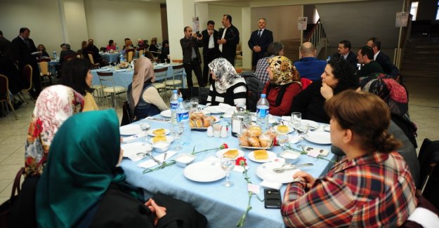 Eğtim BİR-SEN'den kadınlara yemek