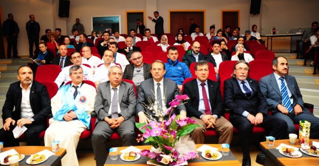 Van Valisi YYÜ'DE Cüppe Giydirme törenine katıldı